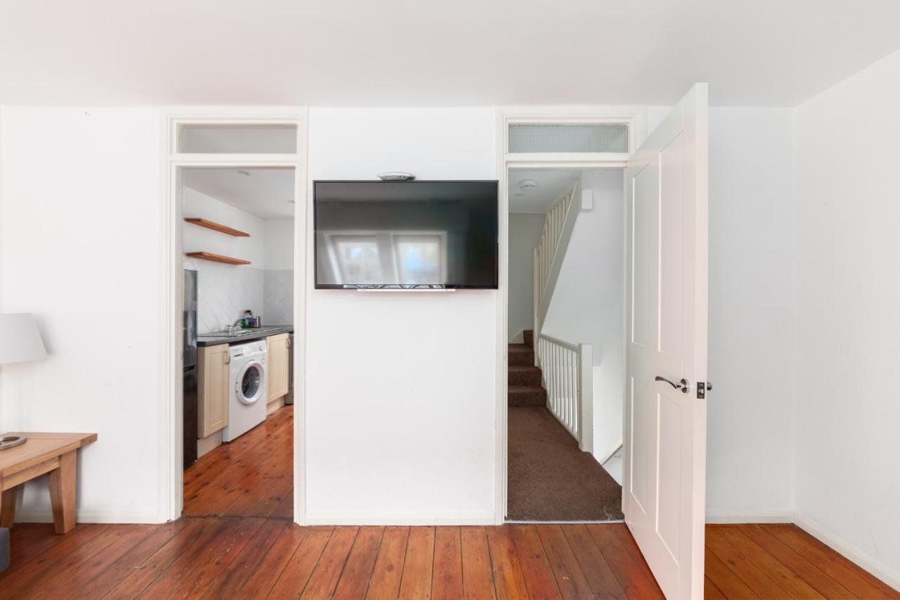 White City Apartment Лондон Екстериор снимка