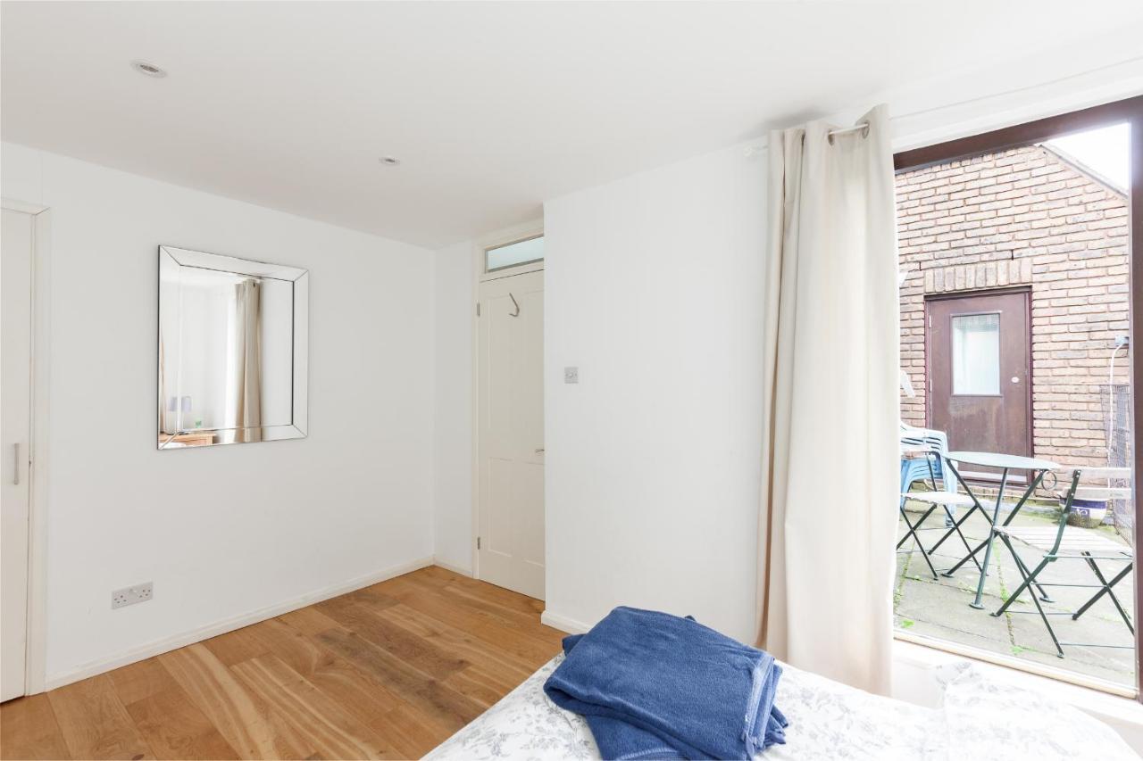 White City Apartment Лондон Екстериор снимка